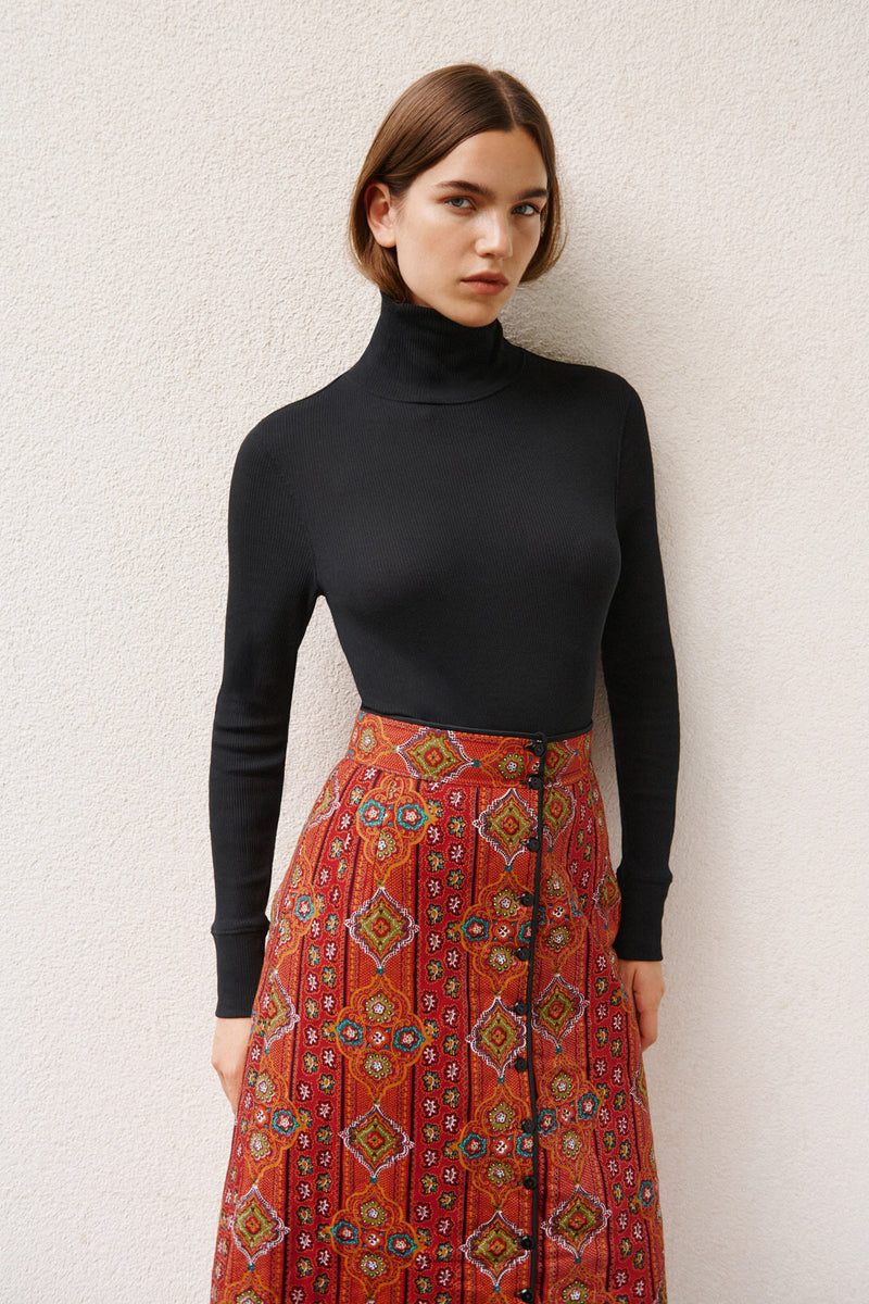 Polo neck outlet body